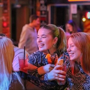 Veranstaltung: Budapest: Guided Bar Crawl Tour with Drinks, Budapest Food and Drinks in Budapest