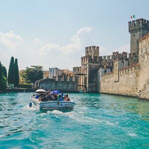 Veranstaltung: Sirmione: Tour in barca e Grotte di Catullo, Lake Garda Activities in Sirmione