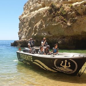 Veranstaltung: Grutas de Benagil: Tour Privado de 1H a partir de Armação de Pera, Benagil Cave in Benagil