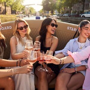 Veranstaltung: Amsterdam: Canal Booze Cruise with Unlimited Drinks, Amsterdam Centraal in amsterdam