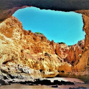 Veranstaltung: Grutas de Benagil: passeio de barco pelo circuito completo desde Portimão, Benagil Caves Boat Tours in Portimão