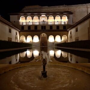 Veranstaltung: Alhambra y Palacios Nazaríes y de Carlos V: Visita guiada nocturna, Alhambra in Granada