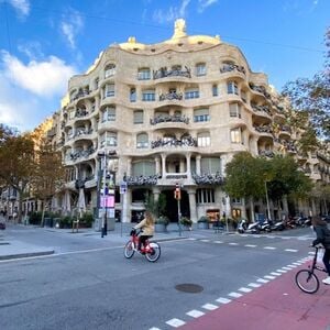 Veranstaltung: Barcelona: Excursión en Bicicleta en Grupo desde las Casas de Gaudí a la Barceloneta, Barcelona Walking Tours in Barcelona