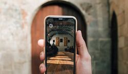 Veranstaltung: HistARy AudioTour: Historia y Comedia con Realidad Aumentada, Plaça de Garriga i Bachs in Barcelona