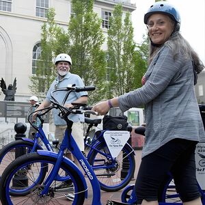 Veranstaltung: Asheville Historic Downtown Guided Electric Bike Tour with Scenic Views, 1 River Arts Pl in North Carolina