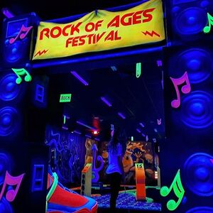 Veranstaltung: Rock of Ages Blacklight Mini Golf, Mall of America in Bloomington