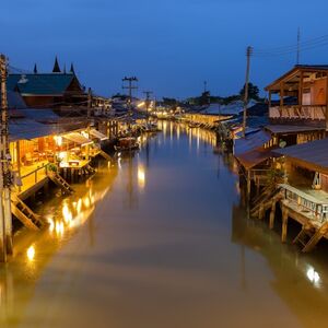 Veranstaltung: From Bangkok: Amphawa Floating Market & Maeklong Railway Train Market Tour, Day Trips from Bangkok in Bangkok