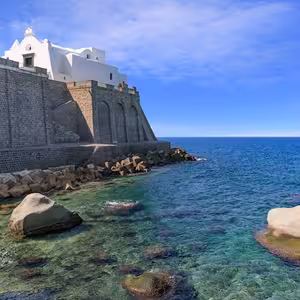 Veranstaltung: Forio: gita di un giorno + trasferimento in aliscafo da Napoli con pranzo opzionale, Day Trips from Naples in Naples