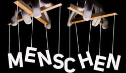 Veranstaltung: Menschenmaterial - Premiere, Versöhnungskirche in Sindelfingen
