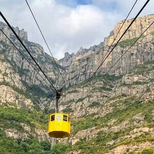 Veranstaltung: Teleférico de Montserrat: Subida y bajada, Estació superior de l'Aeri de Montserrat in Barcelona