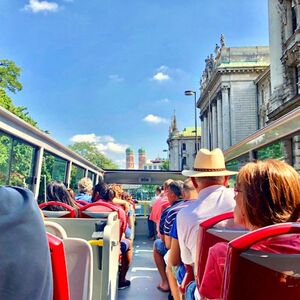 Veranstaltung: München: Hop-on Hop-off Stadtrundfahrt mit dem Bus, Blitz Music Club in München