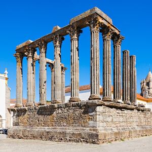 Veranstaltung: Évora, a Capela dos Ossos: Viagem de um dia saindo de Lisboa com degustação de vinhos, Óbidos Day Trips from Lisbon in Lisbon