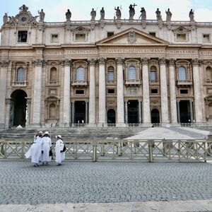 Veranstaltung: Basilica di San Pietro, Piazza e Grotte Papali: Visita guidata pomeridiana, St. Peter's Basilica in Rome