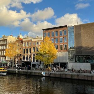 Veranstaltung: Amsterdam: Anne Frank Small-Group Guided Tour + VR Experience, Amsterdam Centraal in amsterdam