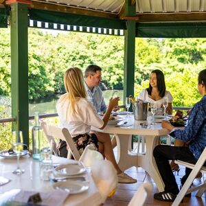 Veranstaltung: Gold Coast: Mount Tamborine Winery Tour with Gourmet Lunch, Wine Cellars Surfers Paradise in Surfers Paradise