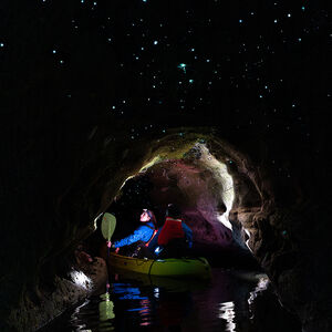 Veranstaltung: Glow Worm & Geothermal Kayak Tours, Rotorua isite Visitor Information Centre in Rotorua