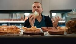 Veranstaltung: An Evening With Phil Rosenthal Of "Somebody Feed Phil", Uptown Theater in Kansas City
