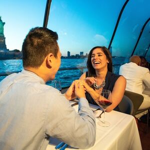 Veranstaltung: New York: 3-Hr Bateaux New York Premier Dinner Cruise Ticket, Circle Line Sightseeing Cruises in New York