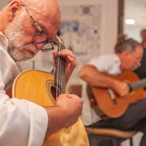 Veranstaltung: Portimão: Show de fado com degustação de tapas algarvias, Algarbe Cervejaria - Marisqueria in Portimão