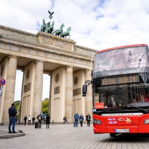 Veranstaltung: Red Sightseeing Berlin: 48-Stunden Hop-on Hop-off Bus + Bootstour, Babylon in Berlin