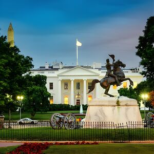 Veranstaltung: DC Walking Tour with Reserved Ticket for the African American Museum, Lafayette Square in Columbia