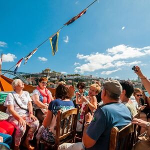 Veranstaltung: Porto: Passeio de meio dia de ônibus pela cidade com degustação de vinho do Porto + cruzeiro, Porto Helicopter Tours in Porto