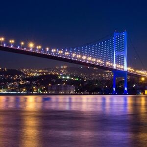 Veranstaltung: Istanbul: Bosphorus Dinner Cruise with Live Show in a Catamaran, Istanbul in istanbul