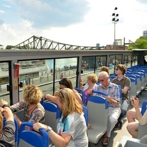 Veranstaltung: Hop-on Hop-off Bus Frankfurt, Römerberg - Justitia Brunnen in Frankfurt Am Main