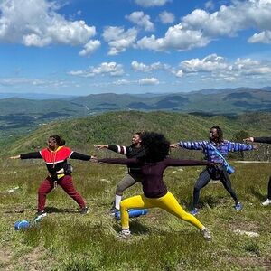 Veranstaltung: Mountaintop Yoga & Meditation Hike in Asheville, Bearwallow Mountain Trail in Hendersonville