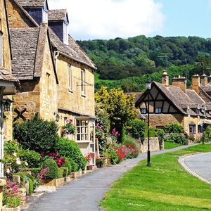 Veranstaltung: Cotswolds: Guided Day Tour from London + Lunch, Cotswold Tours from London in London