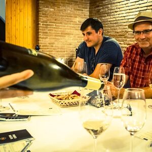 Veranstaltung: Montserrat: Excursión en grupo reducido desde Barcelona con cata de vinos ecológicos, Day Trips from Barcelona in Barcelona