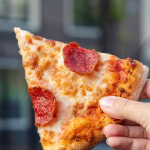 Veranstaltung: Amsterdam: Lovers Canal Cruise with New York Pizza & Unlimited Drinks, Amsterdam Canal Cruises in Amsterdam