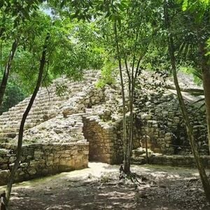 Veranstaltung: Yacimiento arqueológico de Cobá: Entrada + Tour guiado, Cobá Archaeological Site in Coba