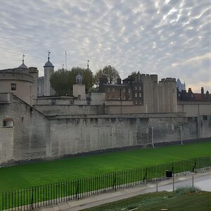 Veranstaltung: Roman Ruins to Blitz Bombings: A Walking Tour of London's Fiery History, 38 Trinity Square in London