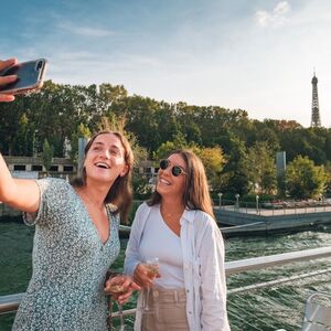 Veranstaltung: La Seine : Croisière nocturne avec musique à bord + Application d'audioguide, Seine River Cruises in Paris