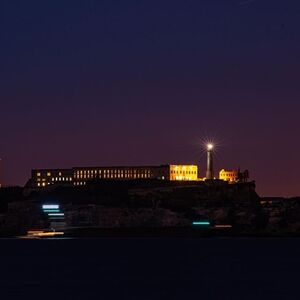 Veranstaltung: Alcatraz: Night Tour with Audio Guide + San Francisco Bay Cruise, Alcatraz in San Francisco