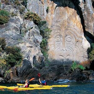 Veranstaltung: Half-Day Kayak to the Maori Rock Carvings in Lake Taupo, Taupo Kayaking Adventures in Taupō