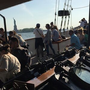 Veranstaltung: New York Harbor: Sailing by the Statue of Liberty, Circle Line Sightseeing Cruises in New York