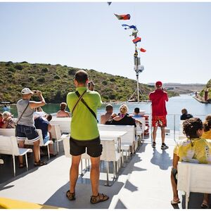 Veranstaltung: Crucero por el puerto de Maó con vistas submarinas, Yellow Catamarans in Maó