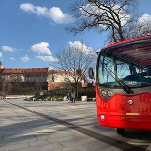 Veranstaltung: Krakow: Old Town Sightseeing Tour by Electric Golf Cart + Audio Guide, Krakow Food Tour in Krakow