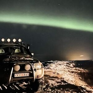 Veranstaltung: Northern Lights: 4-Hr Jeep Ride Tour + Snacks, Northern Lights Tours from Reykjavik in Reykjavík