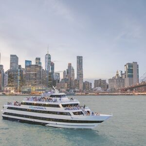 Veranstaltung: New York Signature Dinner Cruise, Circle Line Sightseeing Cruises in New York