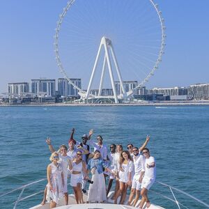 Veranstaltung: Dubai Harbour: 1 Hour Yacht Tour - Dubai Marina, JBR + Ain Dubai, Dubai Cruises in Dubai