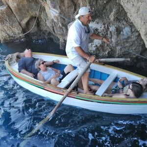 Veranstaltung: Isola di Capri e Grotta Azzurra: tour guidato per piccoli gruppi + viaggio di andata e ritorno da Napoli, Day Trips from Naples in Naples