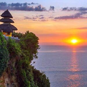 Veranstaltung: Bali: Tanah Lot & Uluwatu Temple Private Tour + Kecak Dance, Tanah Lot Temple in Bali