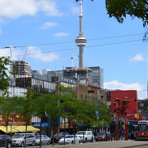 Veranstaltung: Kensington Market, Chinatown and the Art Gallery of Ontario: A Self-Guided Tour, Grange Park Dog Off Leash Area in Toronto