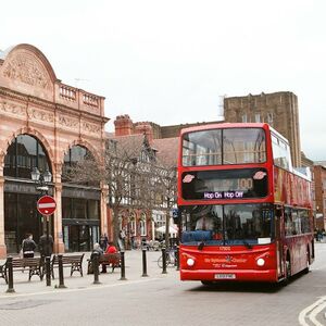 Veranstaltung: Hop-on Hop-off Bus Chester, St John the Baptist's Church in Chester