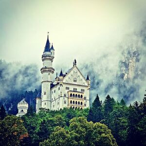 Veranstaltung: Schloss Neuschwanstein: Eintritt ohne Anstehen + Führung, Schloss Neuschwanstein / Oberer Schlosshof in Schwangau