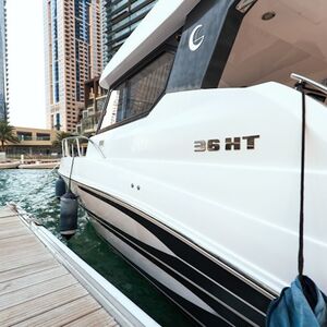 Veranstaltung: Dubai Marina: 36-Ft Yacht Charter - Thunder, Dubai Cruises in Dubai