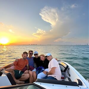 Veranstaltung: Private Sunset boat Cruise in Miami with Champagne by "The Cleat", 2550 S Bayshore Dr in Miami